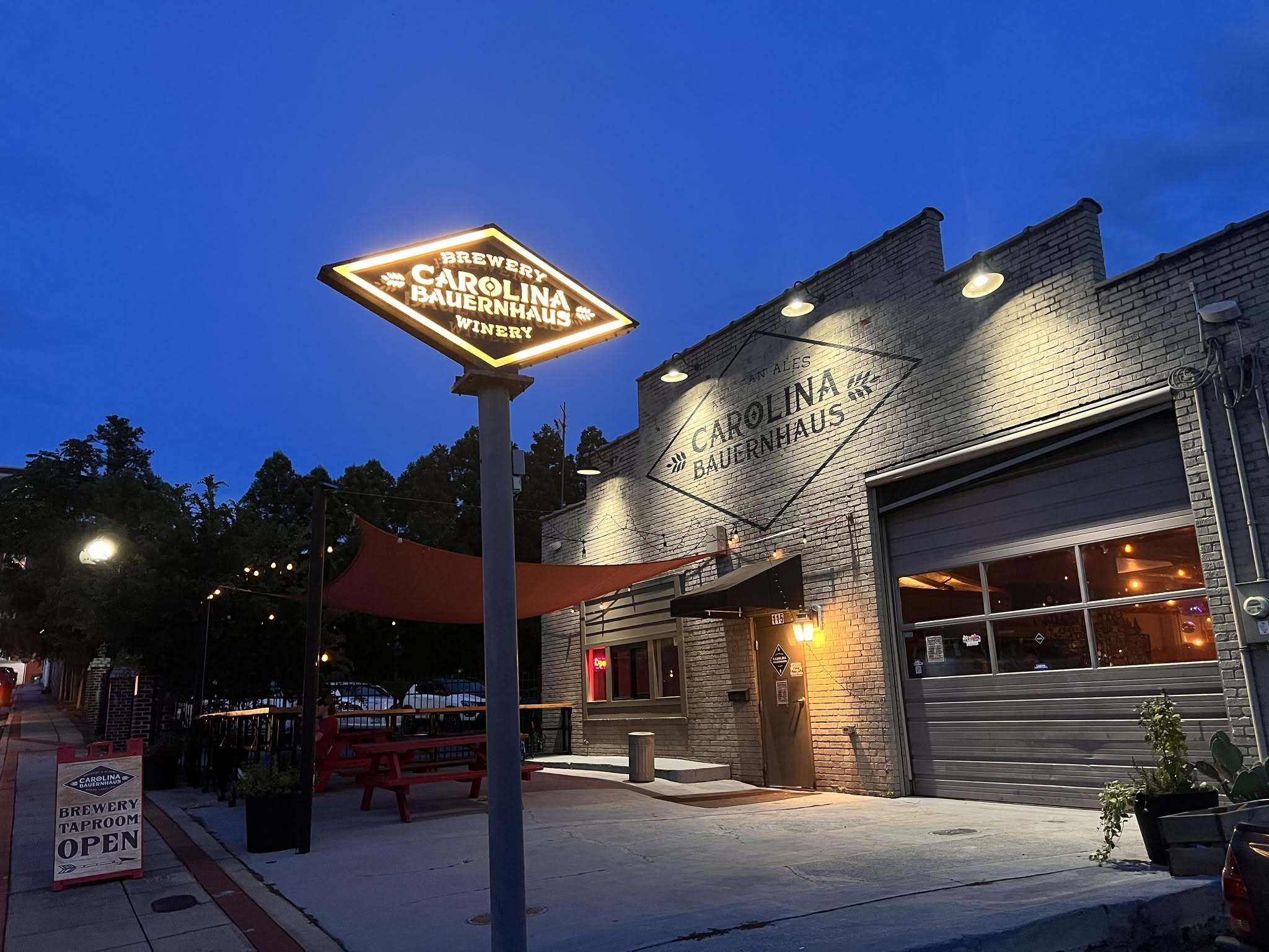 Paintbrushes & Pitchers - Art on Tap